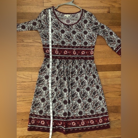 Max Studio Three Quarter Sleeve Printed Midi Dress Burgundy and White size XS - Picture 9 of 10